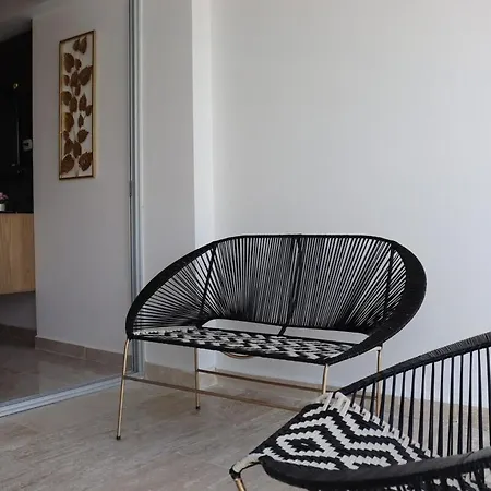 Apartamento Cozy Near Beach & Airport